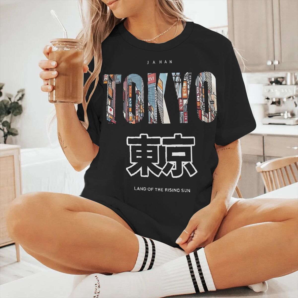 Vintage Fashion Tokyo - Tokyo Printed Fashion Forward Crewneck T-Shirt