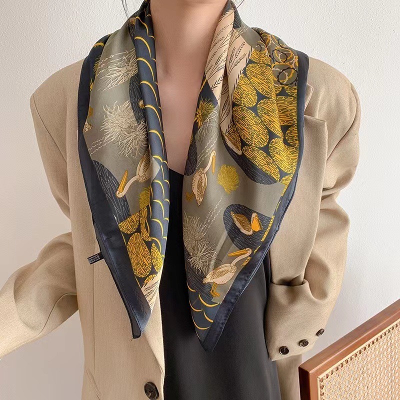 Vintage Fashion Ai - Luxury Vintage Silk Scarf Women's Fashionable