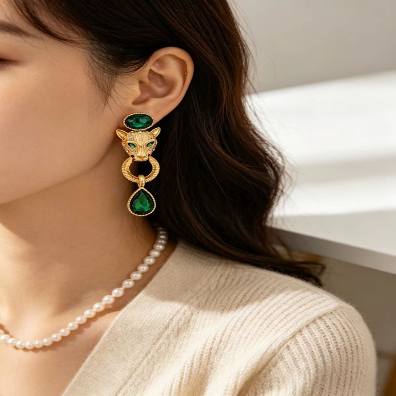Vintage Fashion Events - Fashionable Exaggerated Spots Leopard Green Gemstone