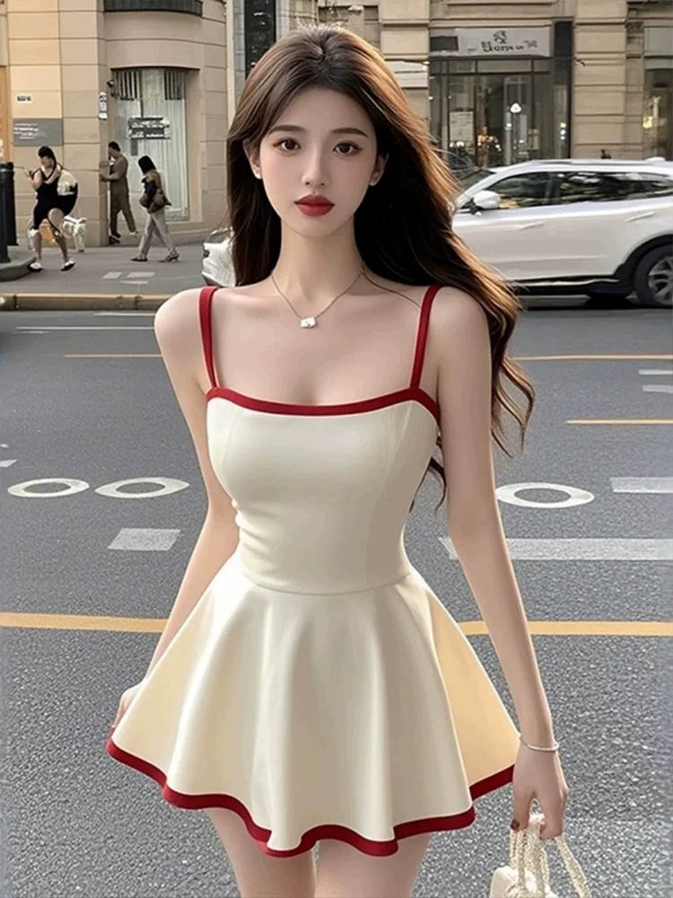 Dress with Square Neck Trim Su - Vintage Fashion Campaigns recension och pris