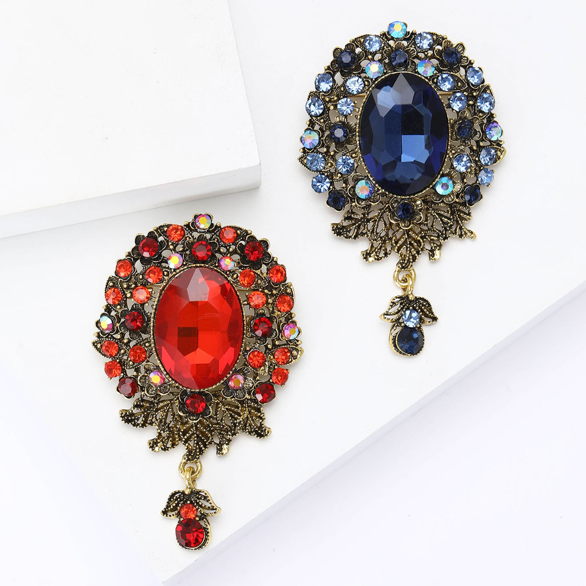 Vintage Rhinestone Palace Broo - Vintage Fashion Events recension och pris